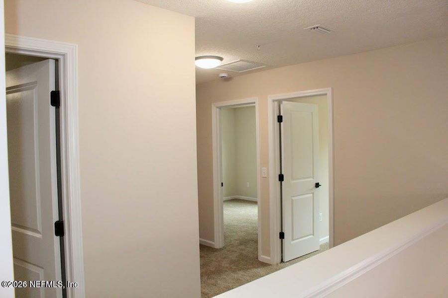Spacious, unfurnished interior of a new home in , Middleburg (Image 26).