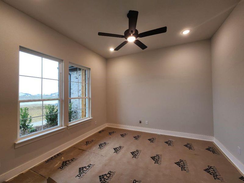 Empty room featuring a ceiling fan and recessed lighting