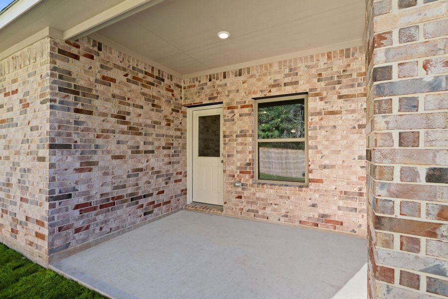 Exterior details and patio area of a home in Westridge Cove, Panorama Village (Image 3).