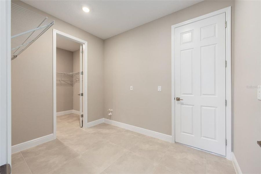 Spacious, unfurnished interior of a new home in , Ocala (Image 36).