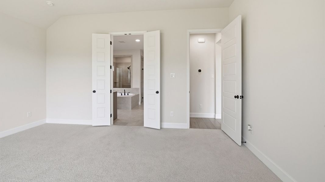 Spacious, unfurnished interior of a new home in Trinity Falls, McKinney (Image 15).