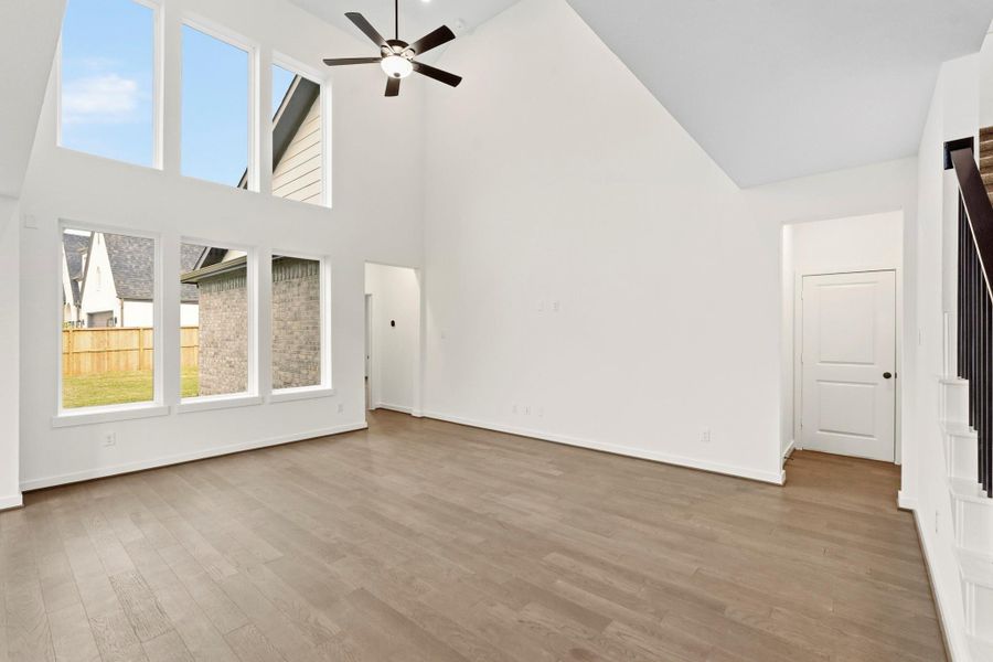 Spacious, unfurnished interior of a new home in Sienna 45', 50', Missouri City (Image 5).