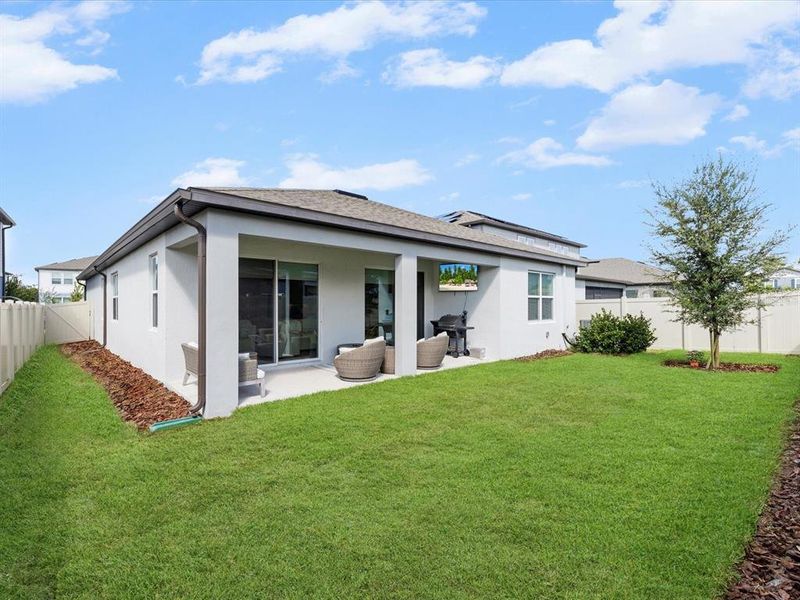 Exterior details and patio area of a home in , Land O' Lakes (Image 2).