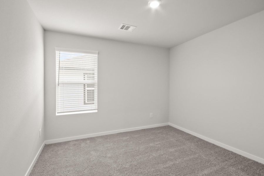 Spacious, unfurnished interior of a new home in Lakes at Crockett Martin, Conroe (Image 15).