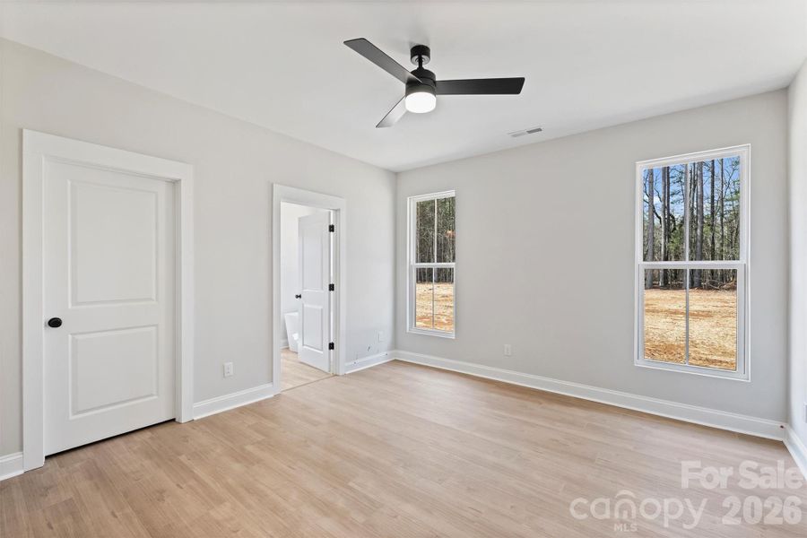 Spacious, unfurnished interior of a new home in , Lincolnton (Image 35).