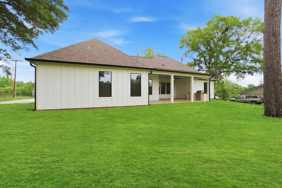 Exterior details and patio area of a home in , Montgomery (Image 33).