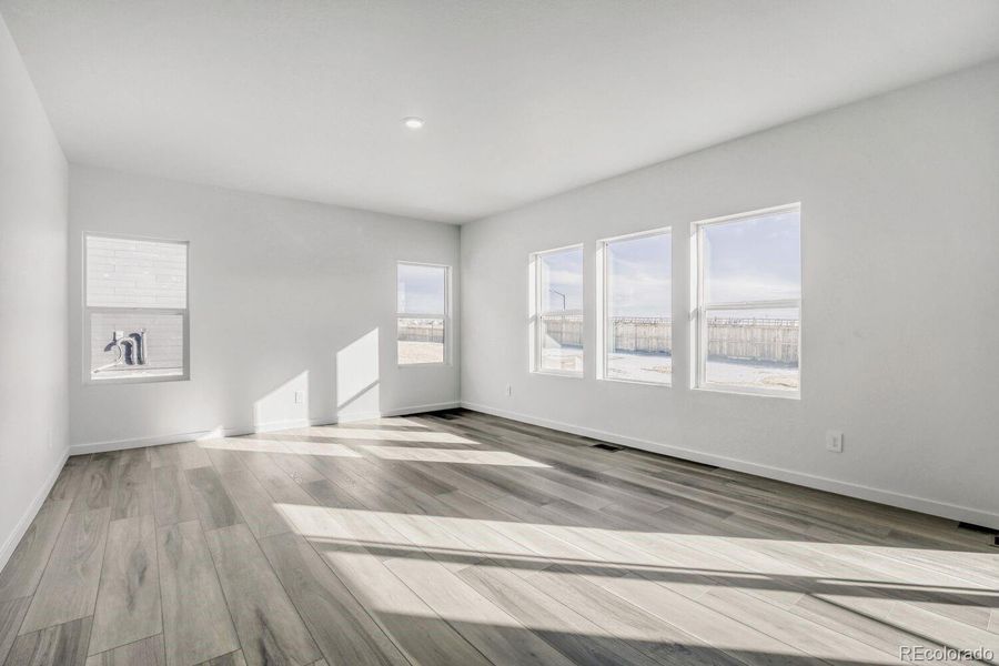 Spacious, unfurnished interior of a new home in Ledge Rock, Johnstown (Image 10).