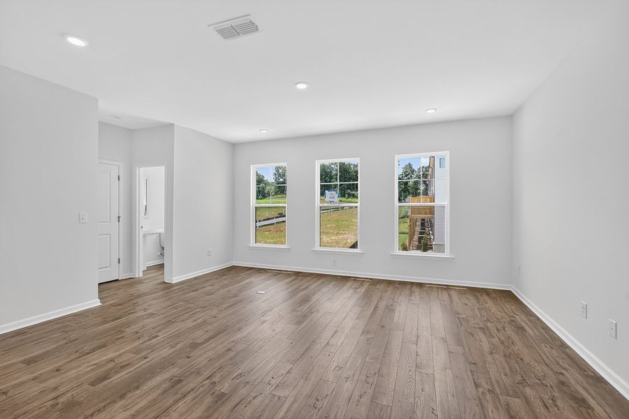 Spacious, unfurnished interior of a new home in Rosewood Farm, Lawrenceville (Image 17).