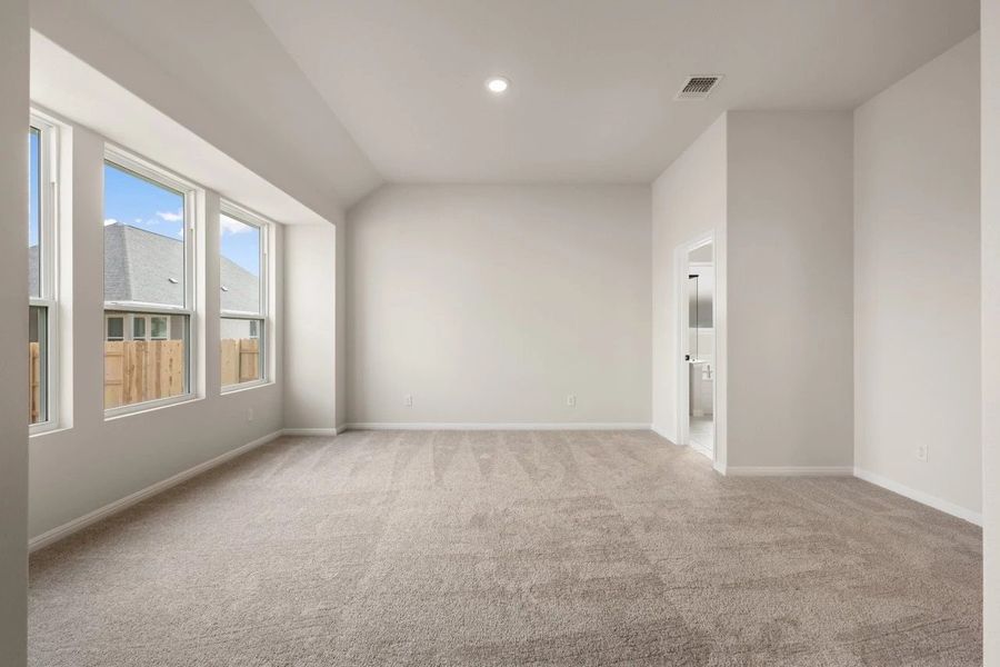 Spacious, unfurnished interior of a new home in Berry Creek Highlands, Georgetown (Image 37).
