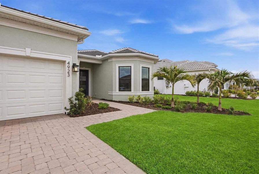 Exterior details and patio area of a home in Del Webb Catalina, Lakewood Ranch (Image 23).