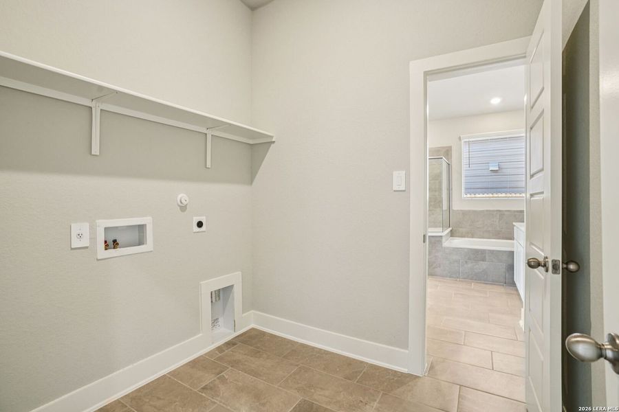 Spacious, unfurnished interior of a new home in Estancia Ranch - Classic Series, San Antonio (Image 38).