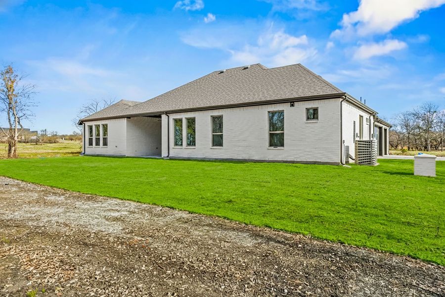 Exterior details and patio area of a home in Rolling Creek Ranch, Aledo (Image 4).