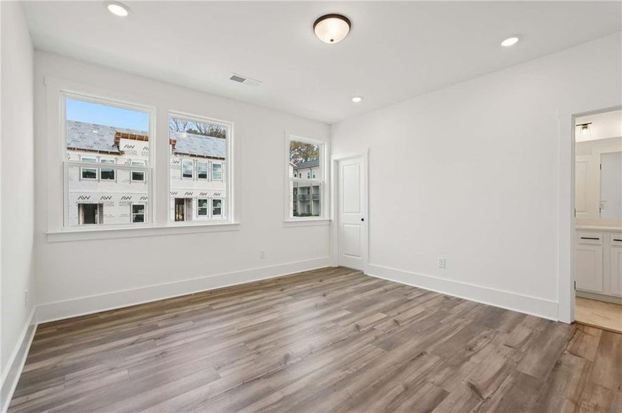Spacious, unfurnished interior of a new home in Park Vue, Atlanta (Image 35).
