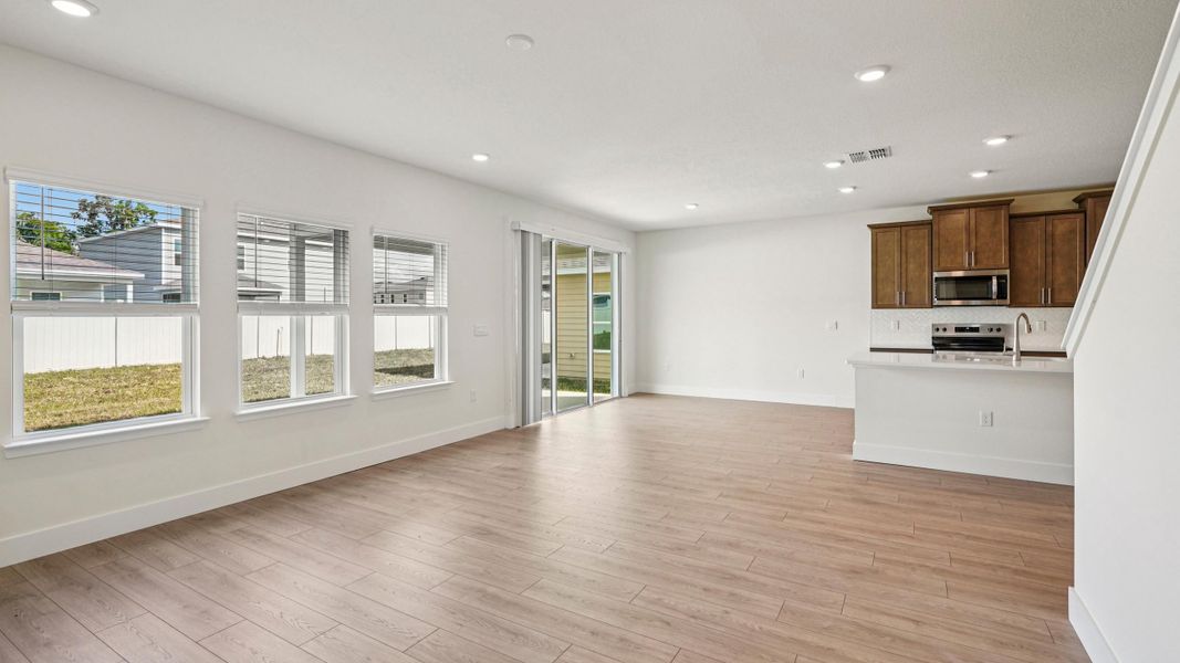 Representative unfurnished interior of a home built from the Hemingway by D.R. Horton in Buchanan Trails, Newberry (Image 23).