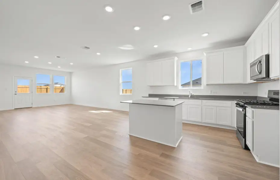 Spacious, unfurnished interior of a new home in Alto, San Marcos (Image 19).