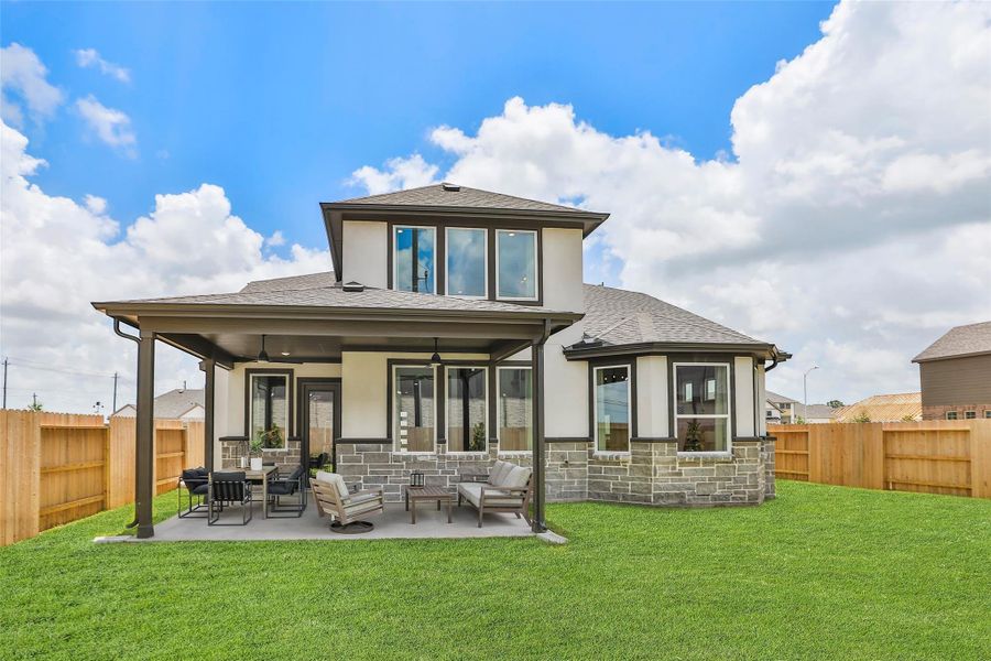 Exterior details and patio area of a home in Beamer Villas, Friendswood (Image 3).