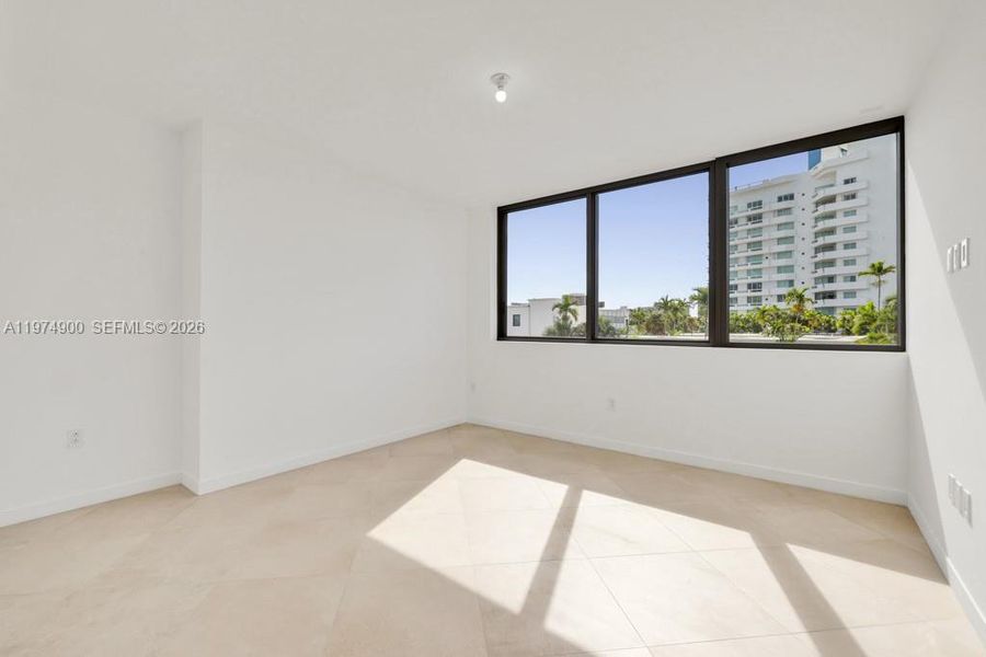 Spacious, unfurnished interior of a new home in , Bay Harbor Islands (Image 32).