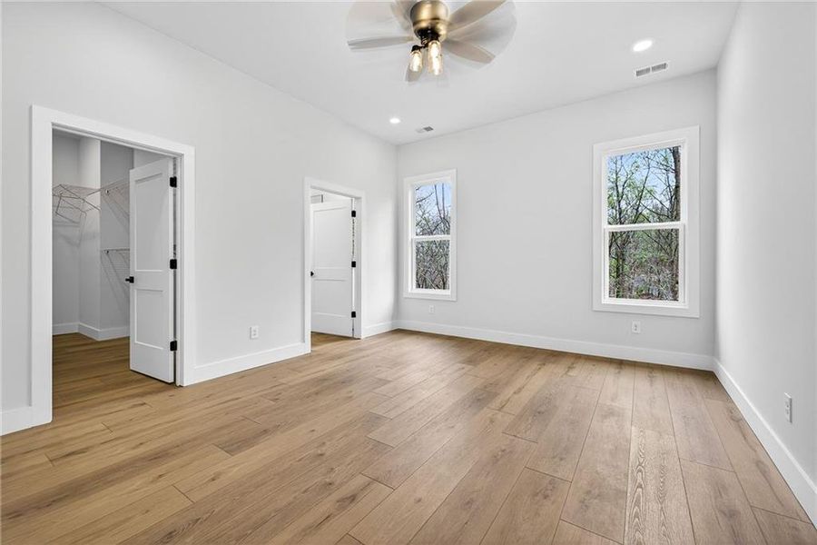 Spacious, unfurnished interior of a new home in , Gainesville (Image 26).