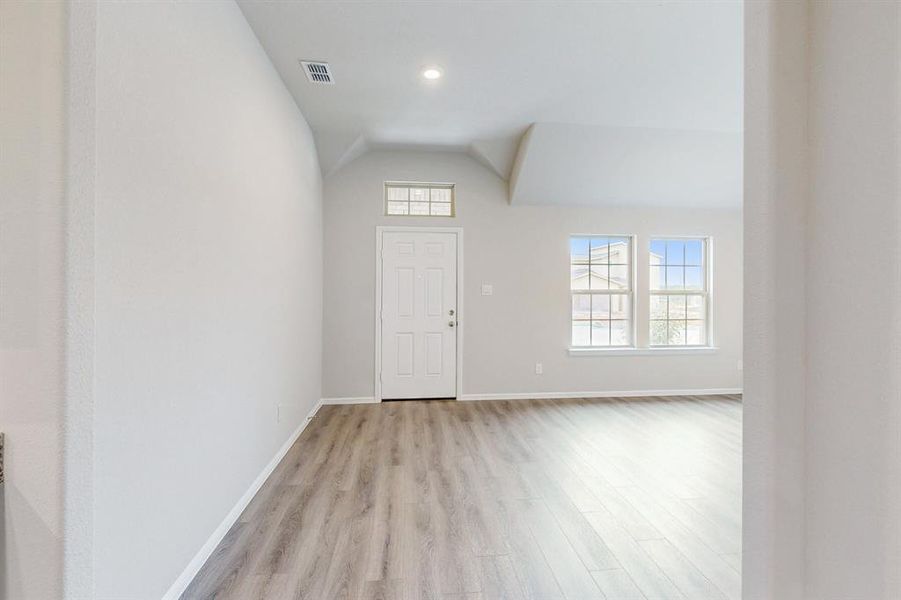 Spacious, unfurnished interior of a new home in Kings Way, Denton (Image 11).
