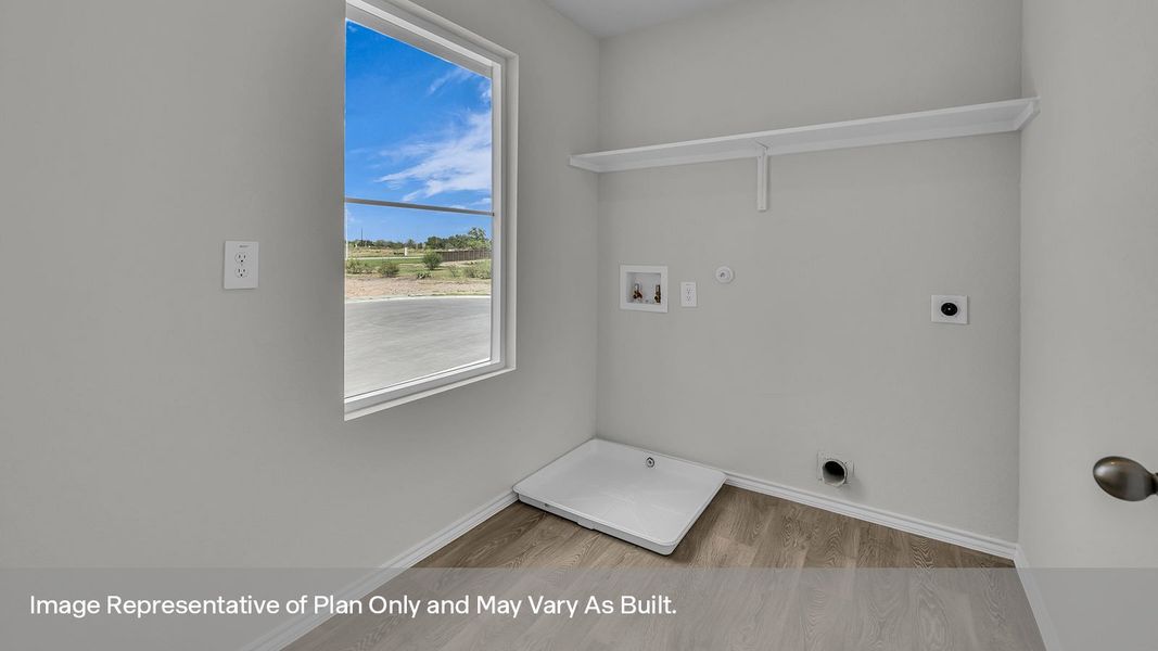 Spacious, unfurnished interior of a new home in Ladera, Luling (Image 23).