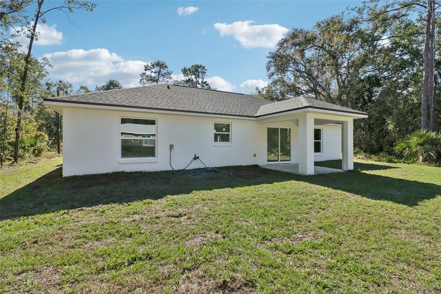 Exterior details and patio area of a home in , Ocklawaha (Image 4).