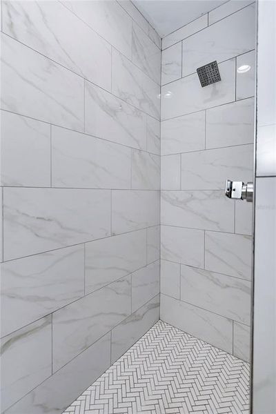 Close-up of interior finishes inside a home in , Dunnellon (Image 15).