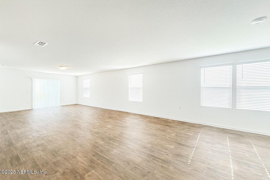 Spacious, unfurnished interior of a new home in The Arbors, Jacksonville (Image 10).