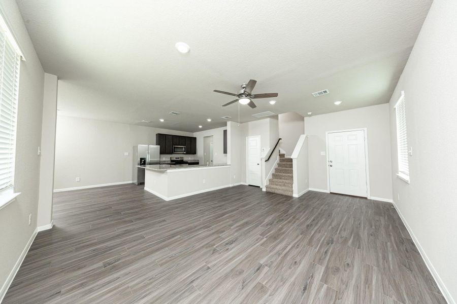 Spacious, unfurnished interior of a new home in Mackenzie Creek, Conroe (Image 16). Spacious, unfurnished interior of a new home in Mackenzie Creek, Conroe (Image 16).