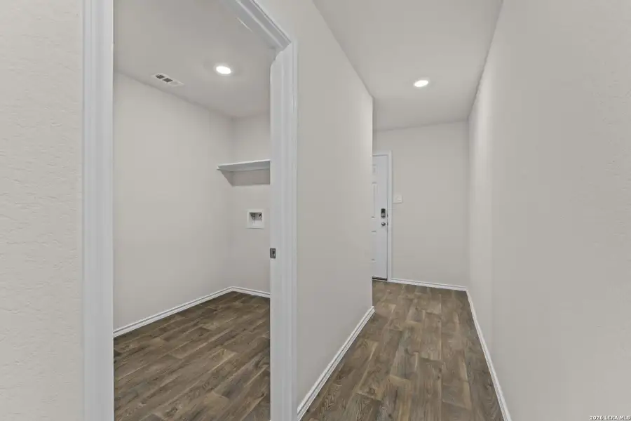Spacious, unfurnished interior of a new home in Laurel Vistas, San Antonio (Image 20). Spacious, unfurnished interior of a new home in Laurel Vistas, San Antonio (Image 20).