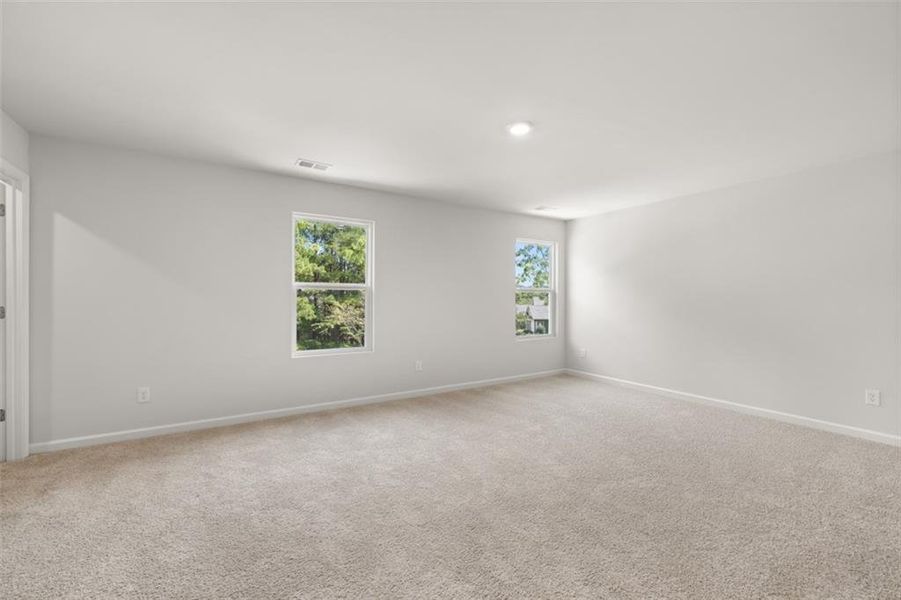 Spacious, unfurnished interior of a new home in Fairway 17 at Mirror Lake, Villa Rica (Image 15).