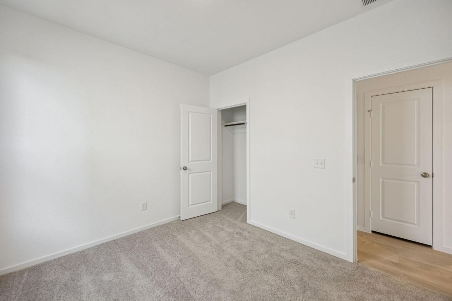 Spacious, unfurnished interior of a new home in Stokesbury, Waller (Image 28).