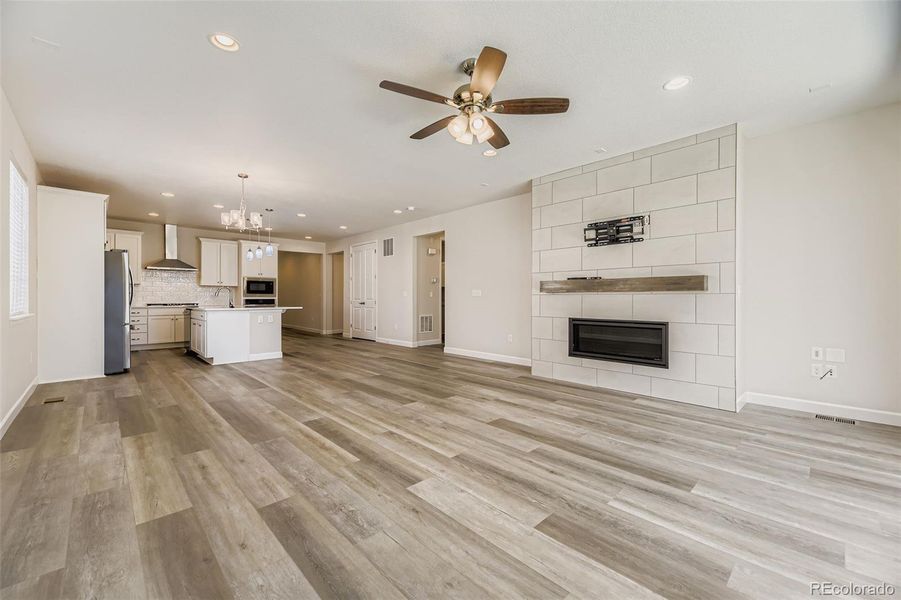 Spacious, unfurnished interior of a new home in , Aurora (Image 17).