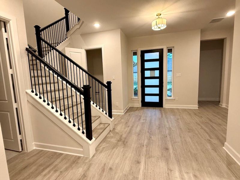 Beautiful, open Entry is a perfect way to impress your friends and family from the front door! Beautiful, open Entry is a perfect way to impress your friends and family from the front door!