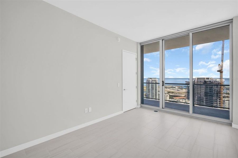 Spacious, unfurnished interior of a new home in , St. Petersburg (Image 63).