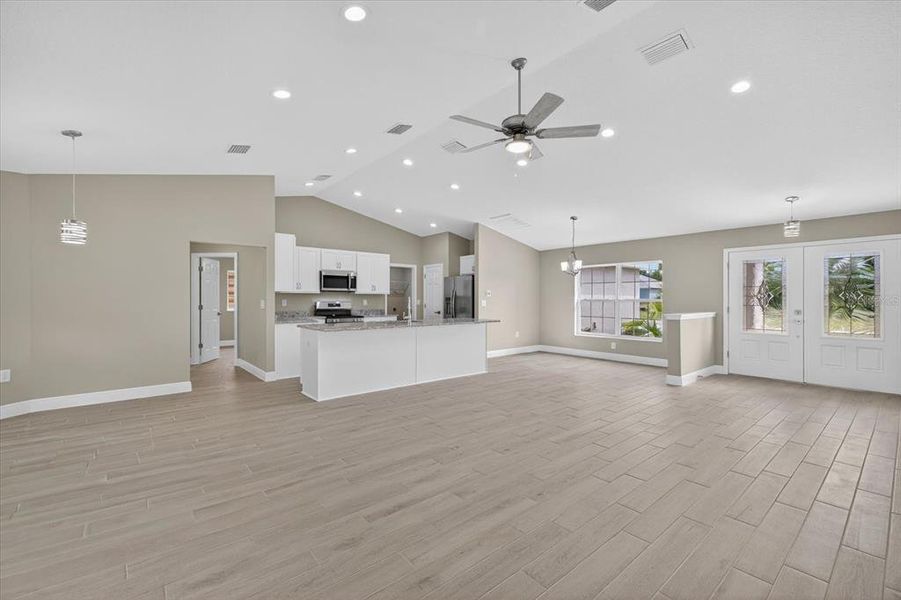 Spacious, unfurnished interior of a new home in , Spring Hill (Image 15).