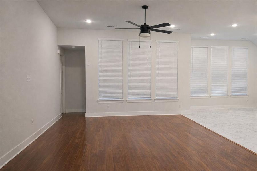 Spacious, unfurnished interior of a new home in , Fate (Image 21).