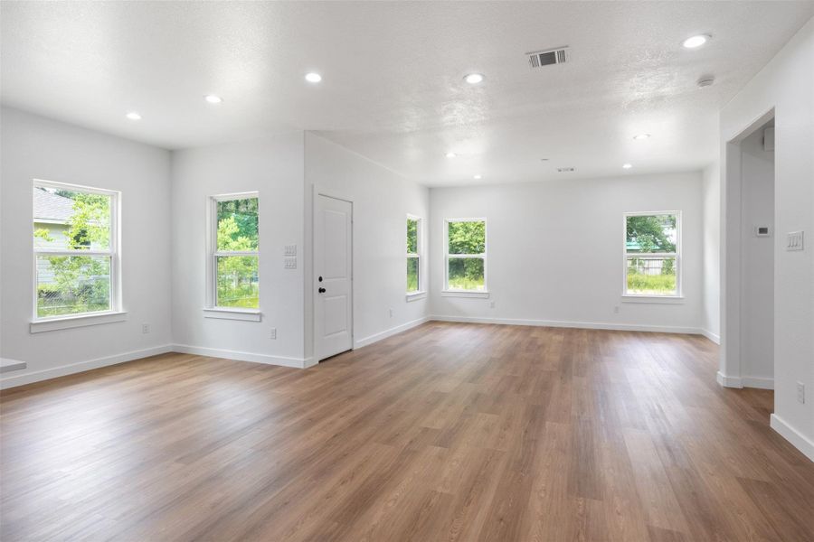 Spacious, unfurnished interior of a new home in , Splendora (Image 23).