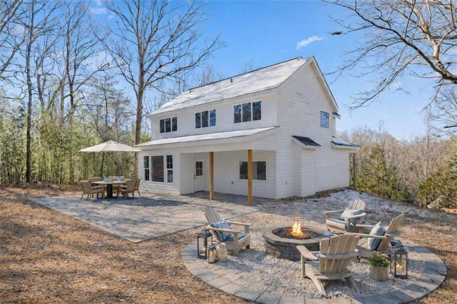 Exterior details and patio area of a home in , Gainesville (Image 30).