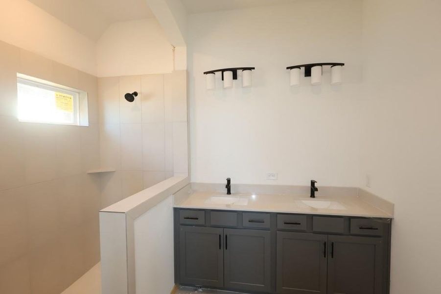 Furnished interior view inside a new home in The Grand Prairie 40’, Hockley (Image 12).