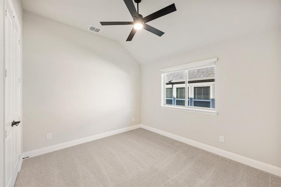 Spacious, unfurnished interior of a new home in Eagle Glen 50, Alvarado (Image 23).