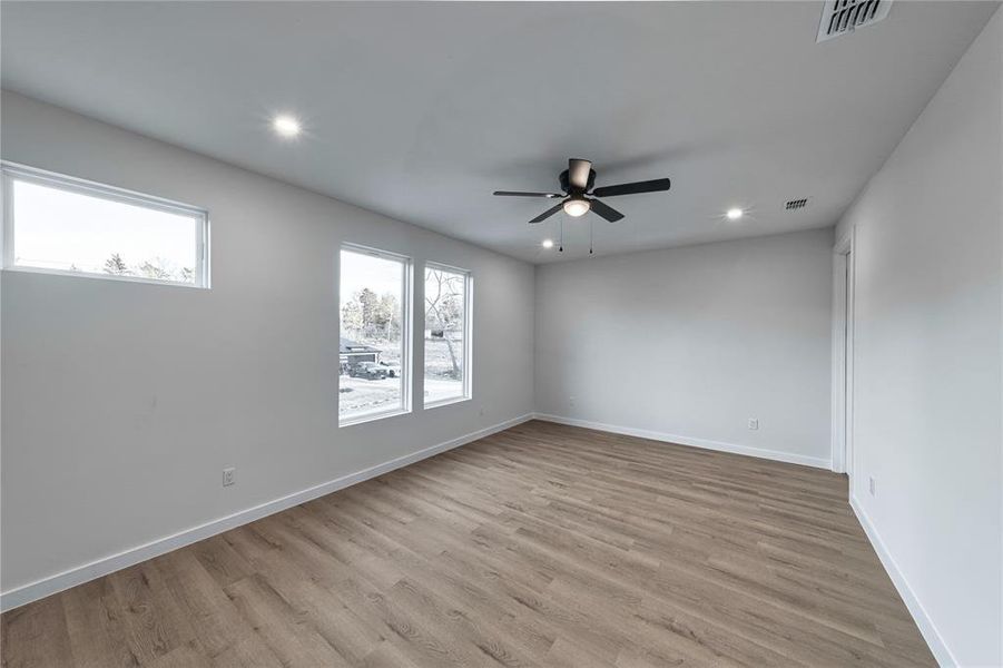 Spacious, unfurnished interior of a new home in , Dallas (Image 26).