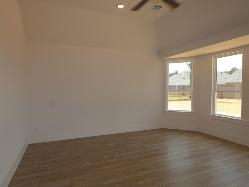 Spacious, unfurnished interior of a new home in Sorella, Tomball (Image 15).