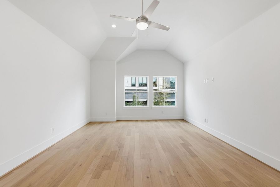 Spacious, unfurnished interior of a new home in , Houston (Image 18).
