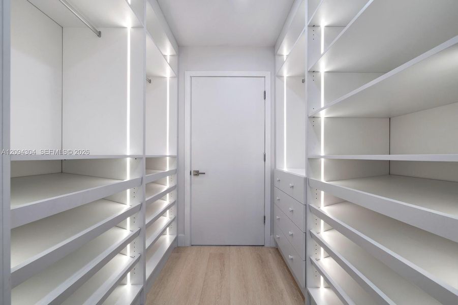 Spacious, unfurnished interior of a new home in , Hollywood (Image 23).
