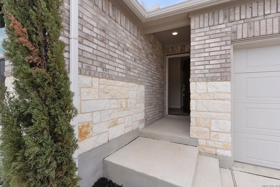 Exterior details and patio area of a home in Meyer Ranch - Enclave, New Braunfels (Image 3).