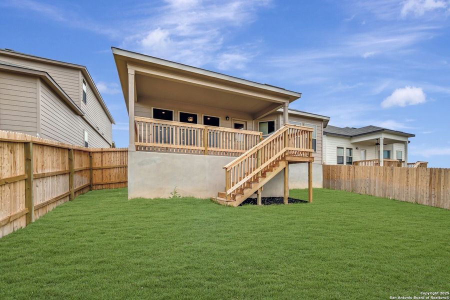 Exterior details and patio area of a home in Mesquite Ridge, San Antonio (Image 20).