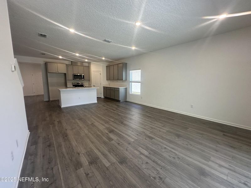 Spacious, unfurnished interior of a new home in Wilford Oaks, Orange Park (Image 41).