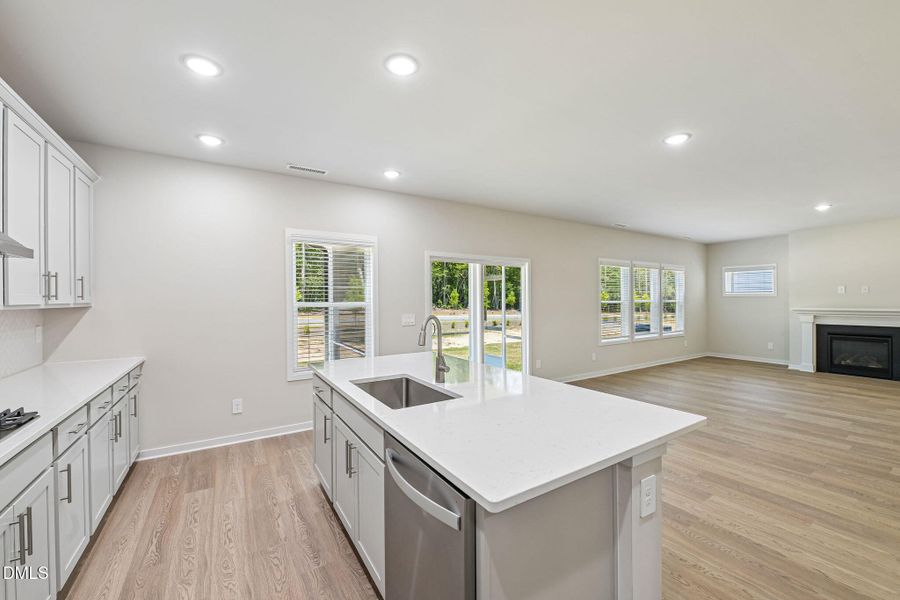 7 - Kitchen