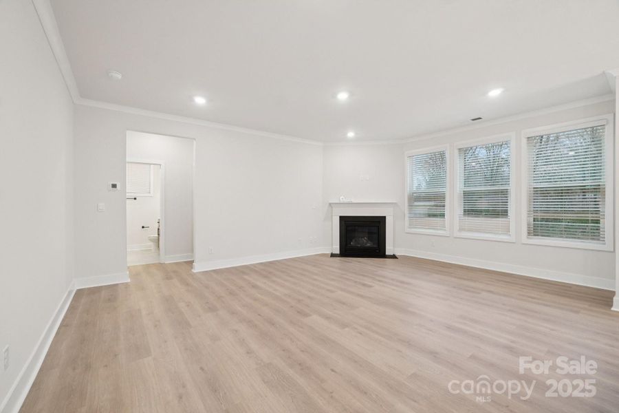 Spacious, unfurnished interior of a new home in Oak Grove Hill, Huntersville (Image 11).