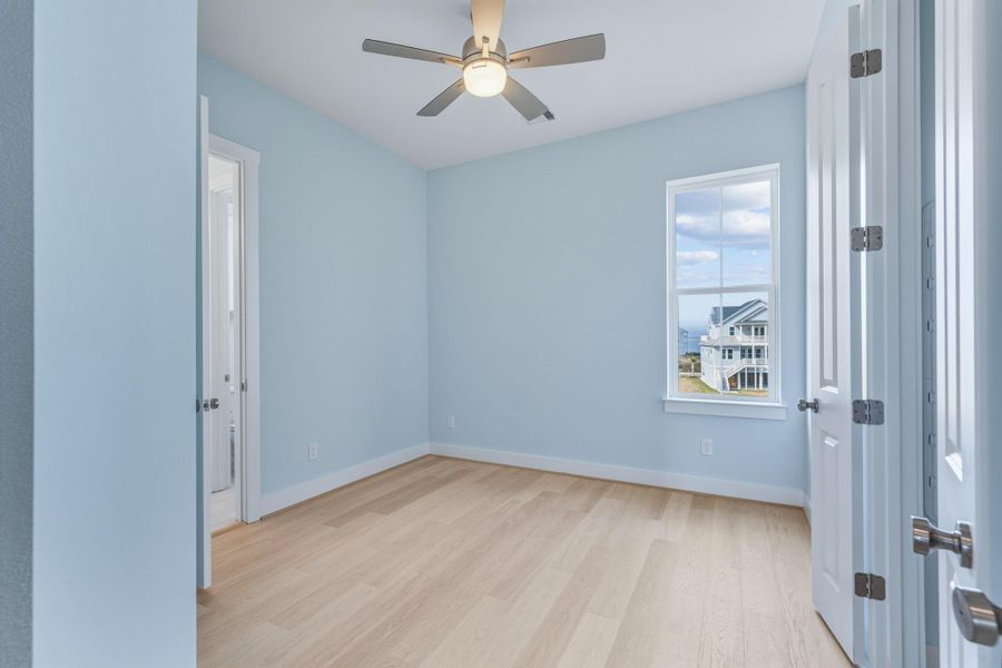 Spacious, unfurnished interior of a new home in , Galveston (Image 23).